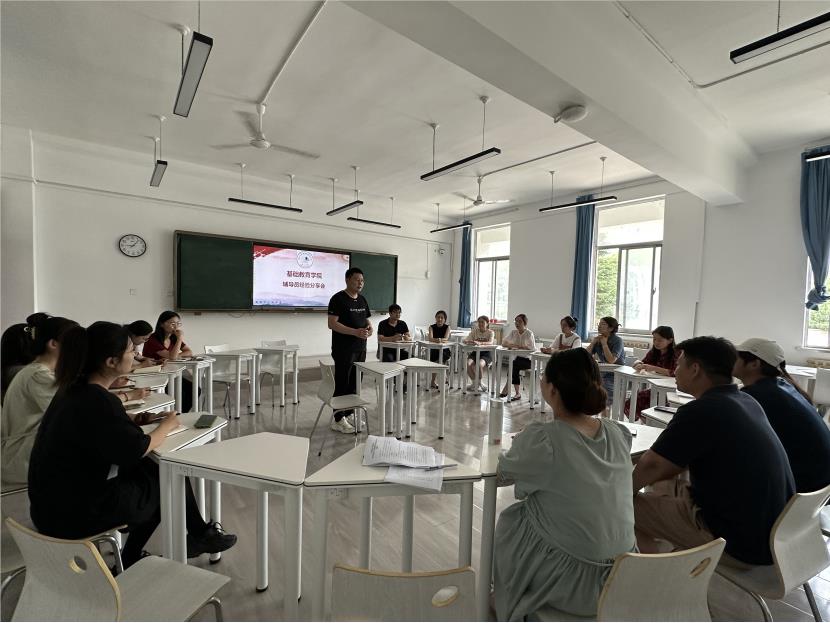 ​bv伟德国际体育组织召开辅导员工作经验分享会