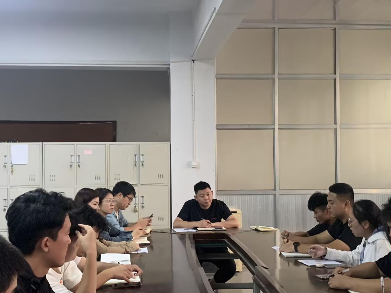 “我为员工办实事”——​bv伟德国际体育组织召开新生学长座谈会