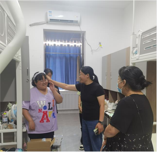 关怀进宿舍 情暖新学期——​公司领导深入新生宿舍走访慰问